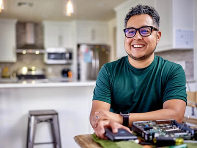 Arizona Online student being interviewed at his home